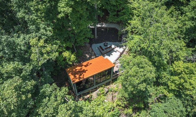 Lodi Cabin | RIVER and SKY Cabin; Hot Tub