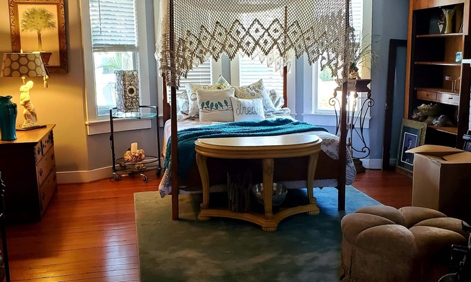 Tappahannock Apartment | River apartment, 1 block from River.