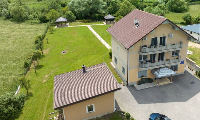 Mali Radic Apartment | River bank &castle view apartment 2