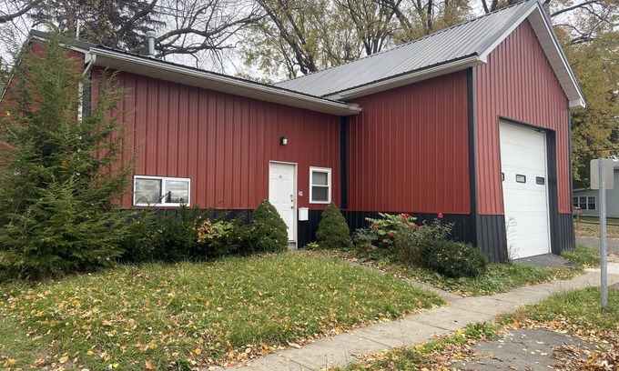 Baldwinsville House | River Barn water view studio