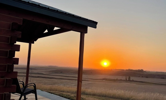 Canistota Cabin | River Bluff Cabin 1- Private Hot Tub & Land, Stunning Bluff & Sunset Views