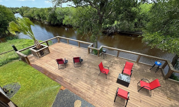 Refugio County Cabin | River Cabin in Woodsboro