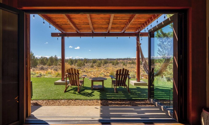 Crooked River Ranch House | River Canyon Eco-Barn - On 50 Acres Near Smith Rock