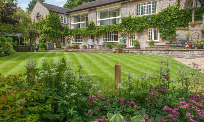 Ashford-in-the-Water Cottage | River Cottage, large self-catering home in the village of Ashford-in the-Water.