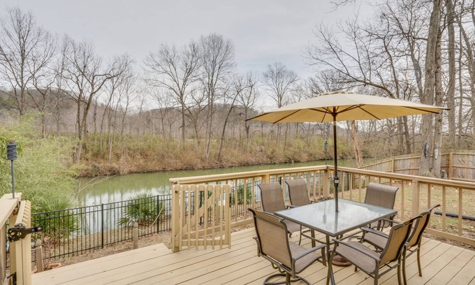 Ashland City Cottage | River Cottage - Hot Tub, Private Dock, Kayaks + Paddle Boards!