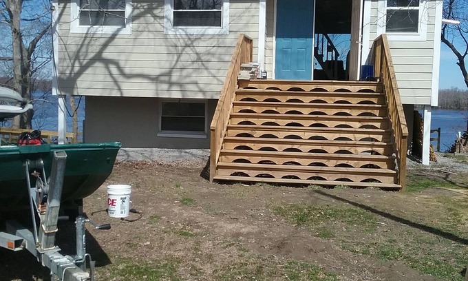 Roduco House | River cottage with pier