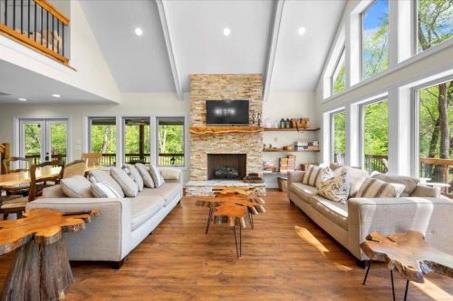 Dahlonega Ski Chalet | River Edge Chalet
