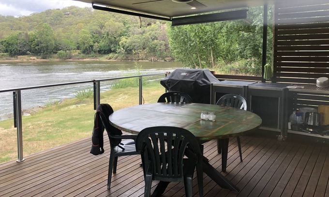 Lower Portland Cabin | River Front Cabin in Cornelia Ski park
