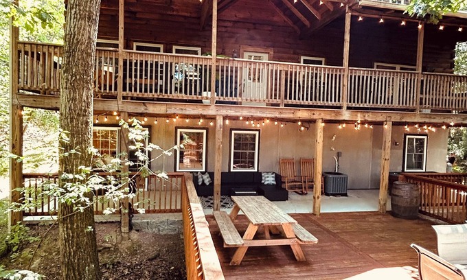 White Haven Cabin | River front cabin in the Pocono mountains with property access to D&L Trail