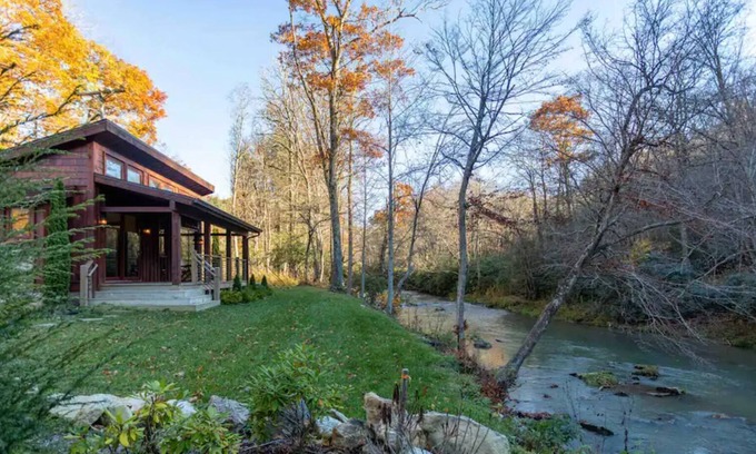 Elk Park Cabin | River front cabin in NC mountains, Pet-friendly, Access to river, and King Bed