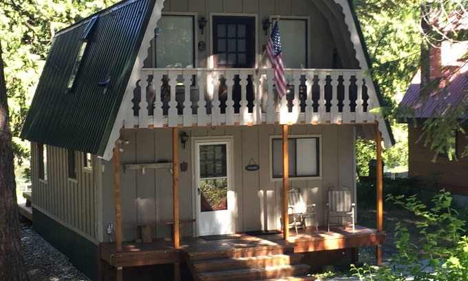 Leavenworth Cabin | River Front Cabin in Plain, close to Lake WenatcheennShort term rental #000168