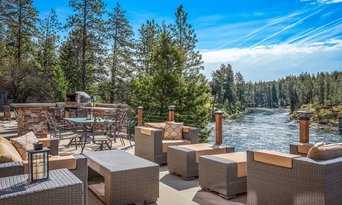 Post Falls House | River front home w/river access🎣🏊‍♀🚣‍♂️🐕🚵‍♀️