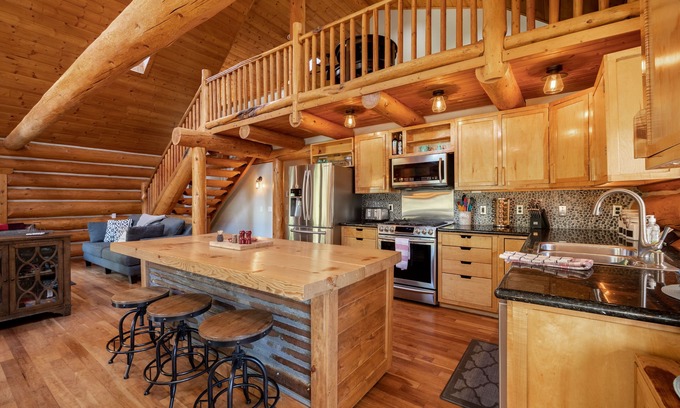 Leavenworth Cabin | River Front lodge close tonLeavenworth, winerys, golfnnnnnnSTR Permit # 000230
