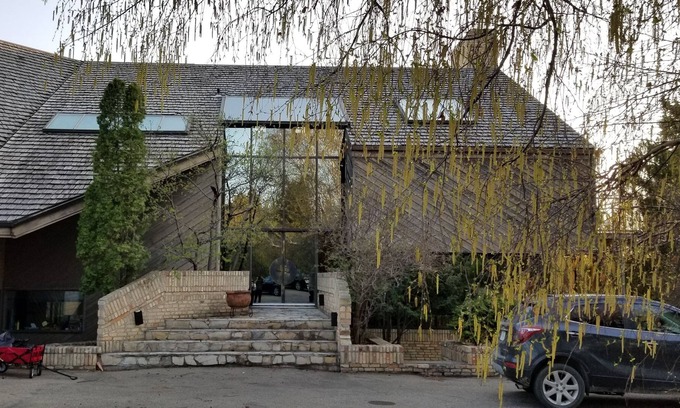 Saskatoon Villa | River Front Mansion Minutes with indoor heated pool and hottub