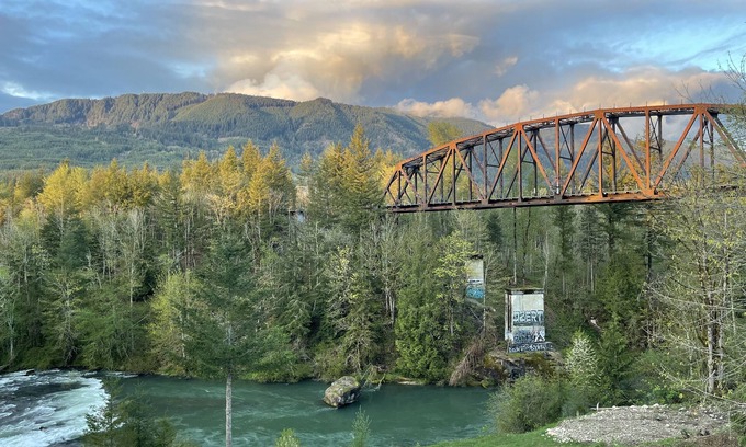 King County Condo | River front Oasis 🌿