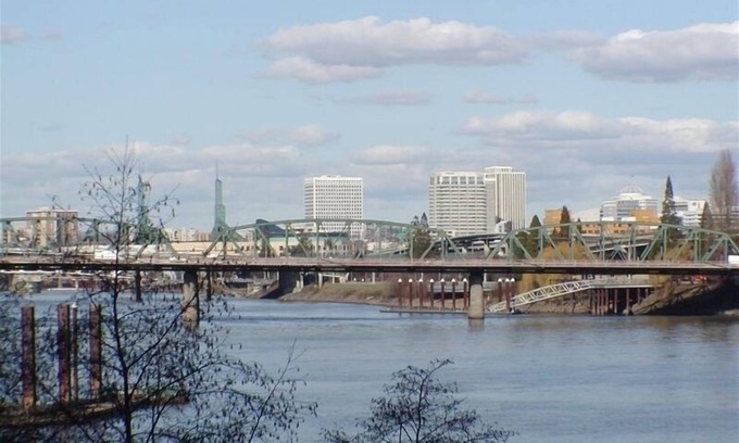 Downtown Portland Condo | River Front Portland Oregon Condo $9000 a mo. Less than hotels!