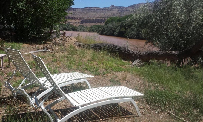Palisade House | River Front Property In Walking Distance From Town