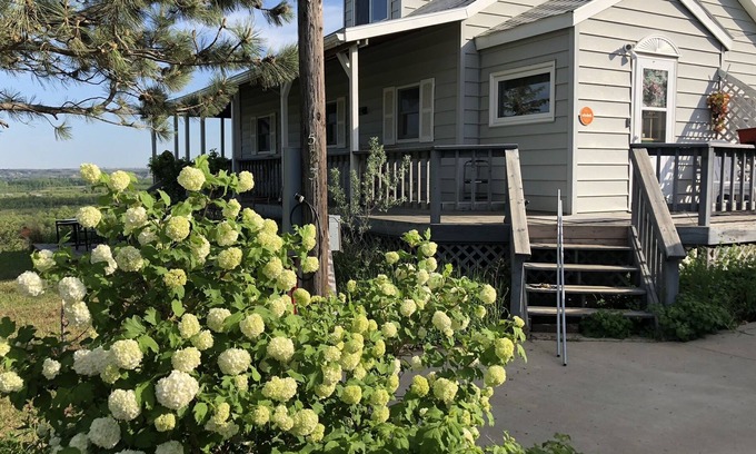 Williston House | River Hacienda #2 - Private Daylight Basement Apt with view of Missouri River