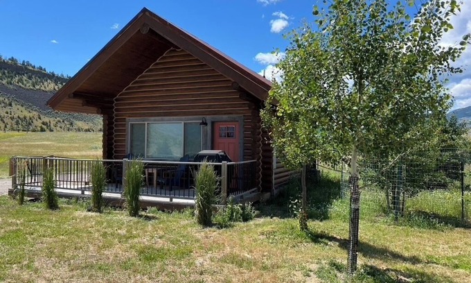 Pray Cabin | River Haven Cabin - North- Private River Access!