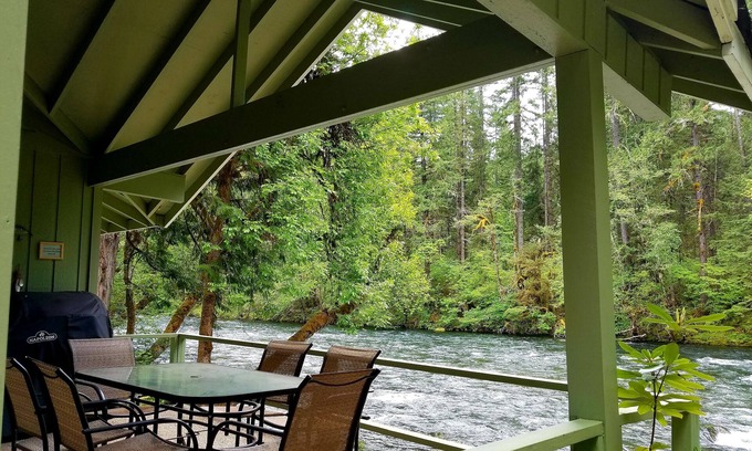 Blue River House | River Haven on the McKenzie
