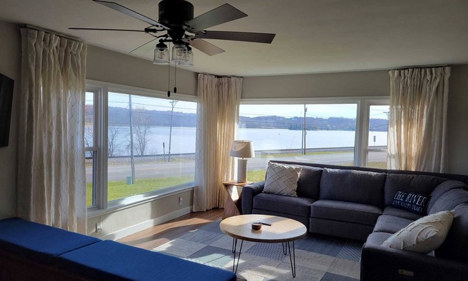 Port Byron House | River Hideaway