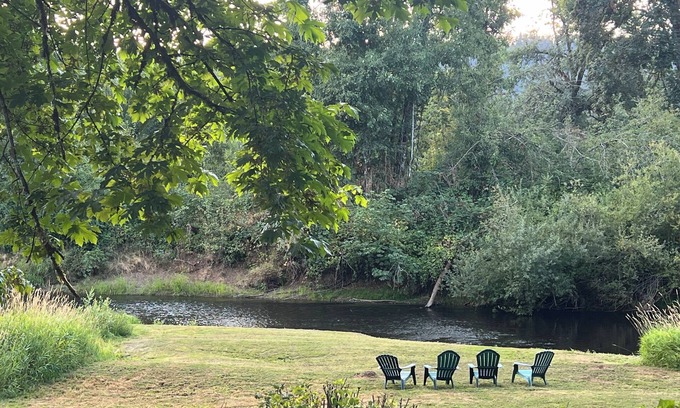 Marcola House | River house. Charming 3-bedroom house in Springfield.
