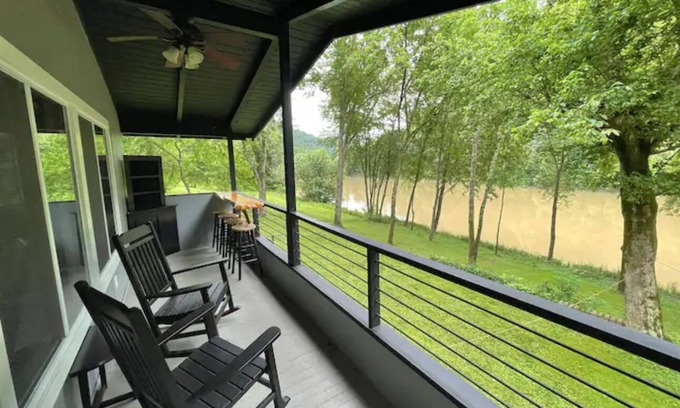 Keene Cottage | River House - Cottage with KY River View & Access