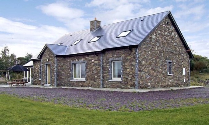 Sneem Cottage | RIVER HOUSE, family friendly, with open fire in Sneem, County Kerry