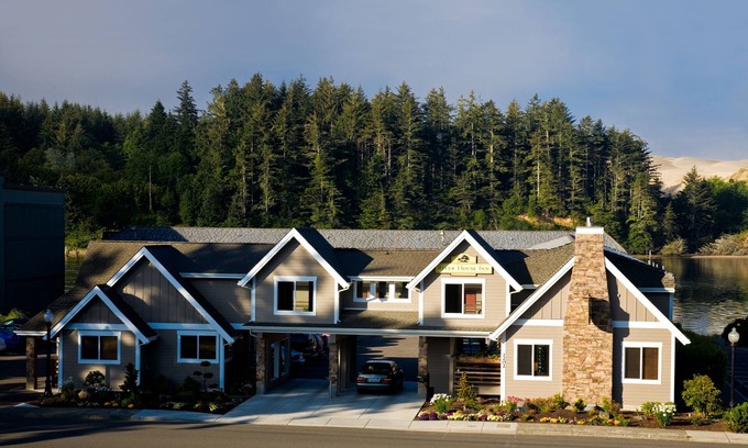 Florence Hotel | River House Inn, a Baymont by Wyndham