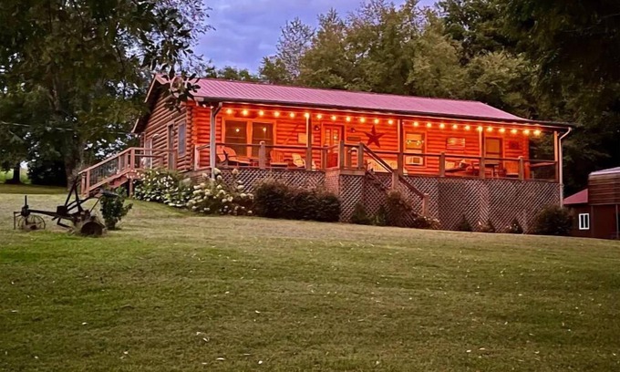 Cross Plains Cabin | "River House" Log Cabin Nestled near the Red River