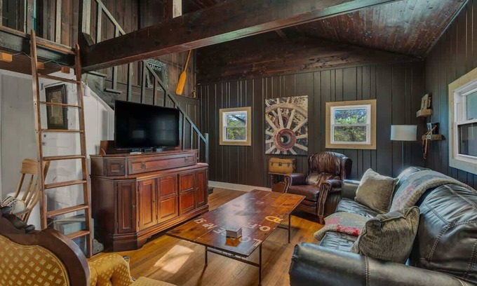 Madison House | River Lodge Getaway Where Rustic Meets Music City