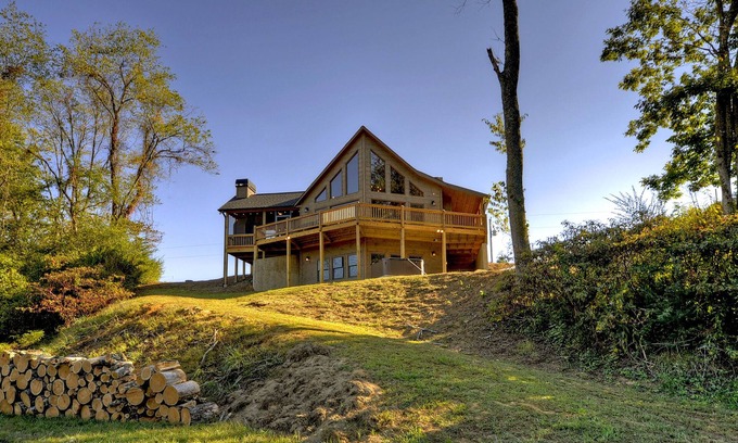 Dial Cabin | River Meadow Retreat: Modern Mountain Cabin on Toccoa -Hot Tub, Views, Game Room