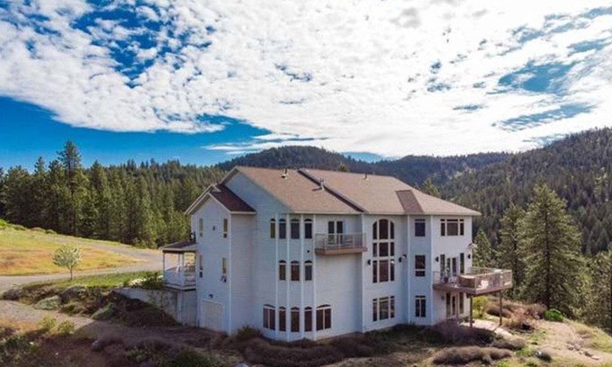 Kettle Falls House | River/Mountain View House Suite #3