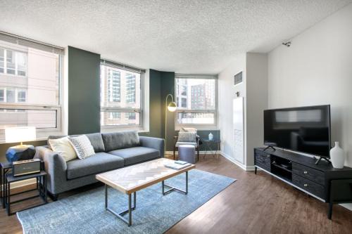 Rush and Division Apartment | River N 1BR w Gym WD nr Magnificent Mile CHI-162