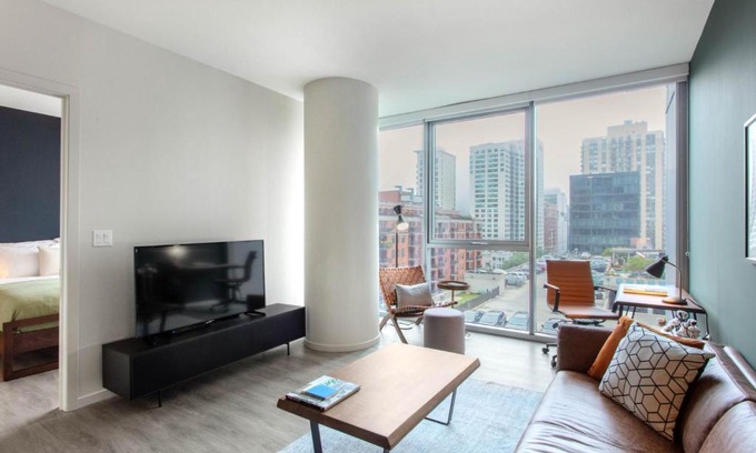 Near North Side Apartment | River N 1BR w Gym WD nr Mag Mile by Bluegound CHI-127