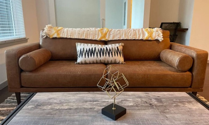 River North Art District Apartment | River North Art District!