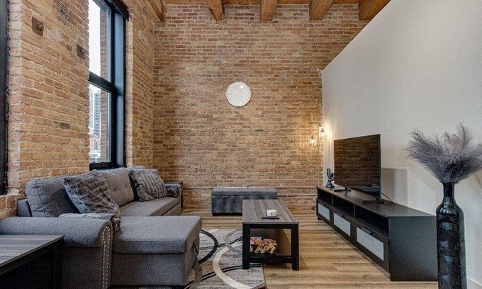 Downtown Chicago Apartment | River North | Rooftop With In & Out Parking | 5