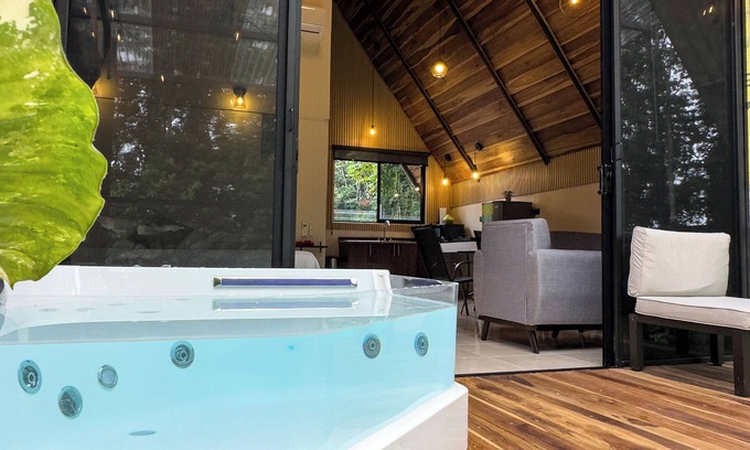 La Fortuna Cabin | River Paradise Cabin with Private Jacuzzi