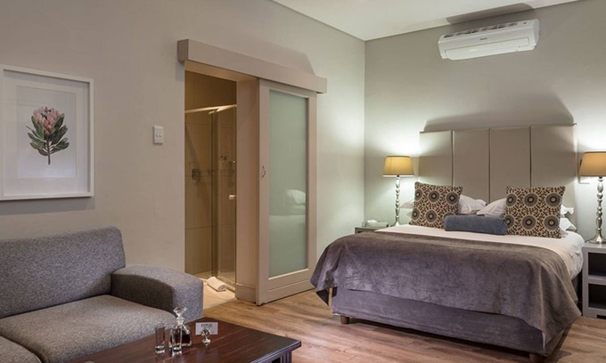 Upington Bed & Breakfast | River Place Manor - Deluxe Double or Twin Room E