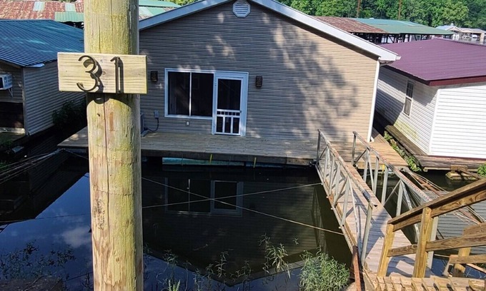 Parsons House | River Queen - Majestic vacation on the water!