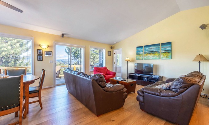 Hood River House | River Ranch, Close to DT Hood River!