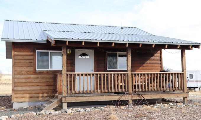 Silver Star Cabin | River Rest Luxury Cabin - The Ruby. Beautiful River and Mountain Views!