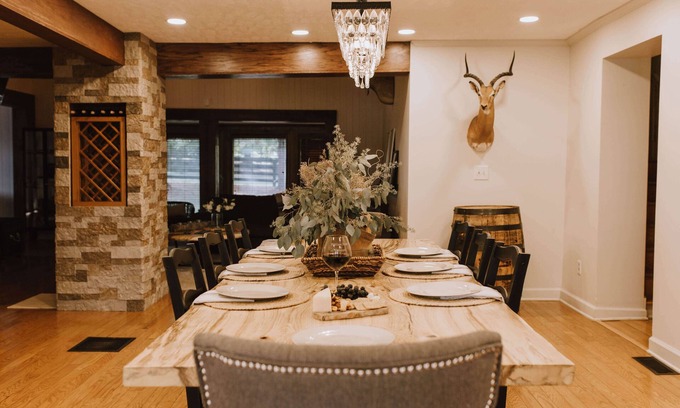 Saint Paul Cabin | RIVER Retreat for 10 w/POOL, HOT TUB, FIRE PIT & OPTIONAL GUESTHOUSE for 4