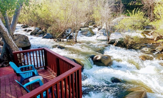 Three Rivers House | "River Retreat House" - River With Two Decks, BBQ, Firepit🔥, near Sequoia Park