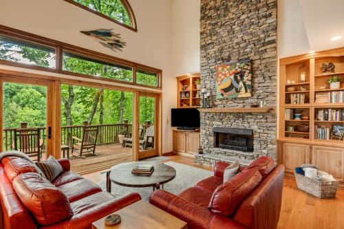 Sapphire House | River Ridge Retreat