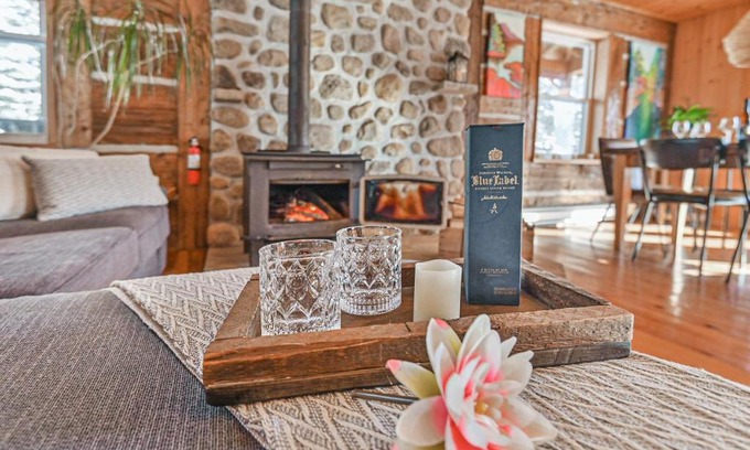 Notre-Dame-de-la-Merci House | River Rock Retreat
