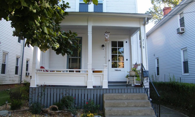 Marietta House | River Rock Cottage; Shopping, Restaurants, Sightseeing, right at your doorstep!