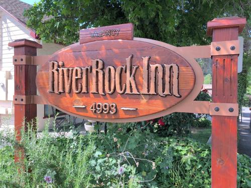 Mariposa Hotel | River Rock Inn