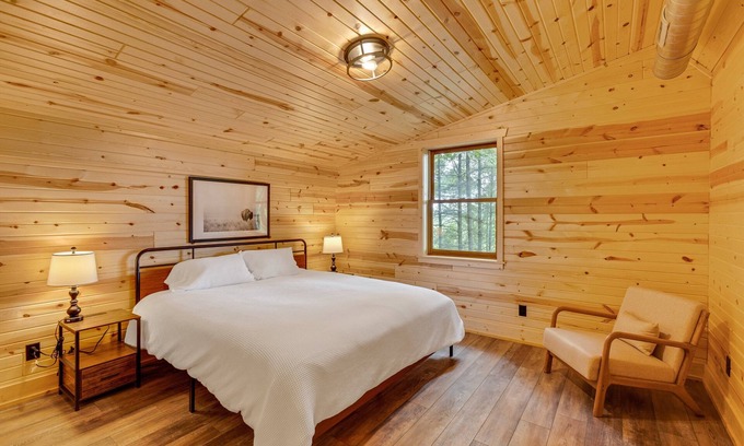 Newaygo Cabin | River's Edge: Discover Peace – Your Holiday Retreat Awaits