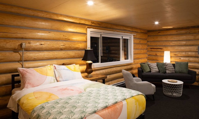 Clearwater Cabin | River's Edge Retreat - Granite Glamping Cabin